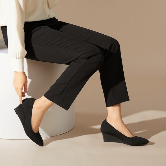 Vivaia Almond-Toe Wedge (Tamia Wedge Pro) Black Eu/38 Us/7-7.5